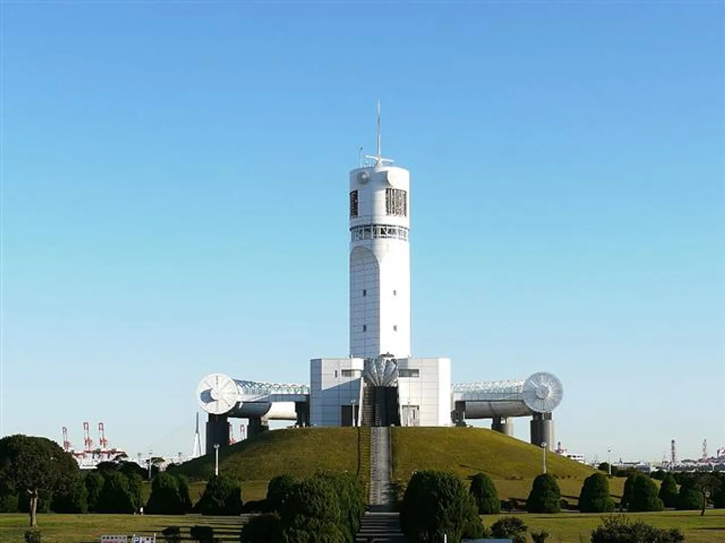 シンボルタワー正面