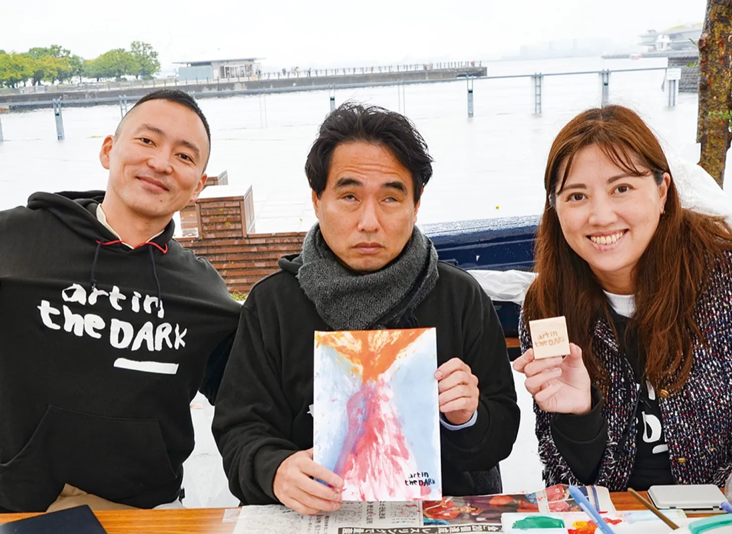 吉田さん（中央）と島田代表理事（左）