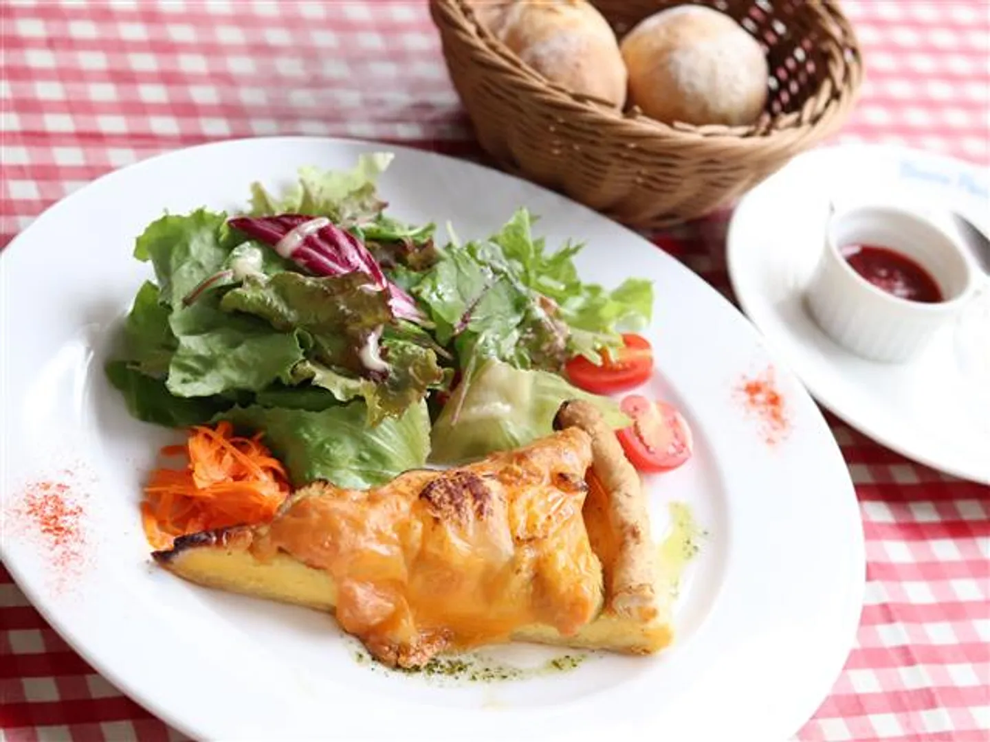 キッシュのランチ(スープ、自家製パン付き)