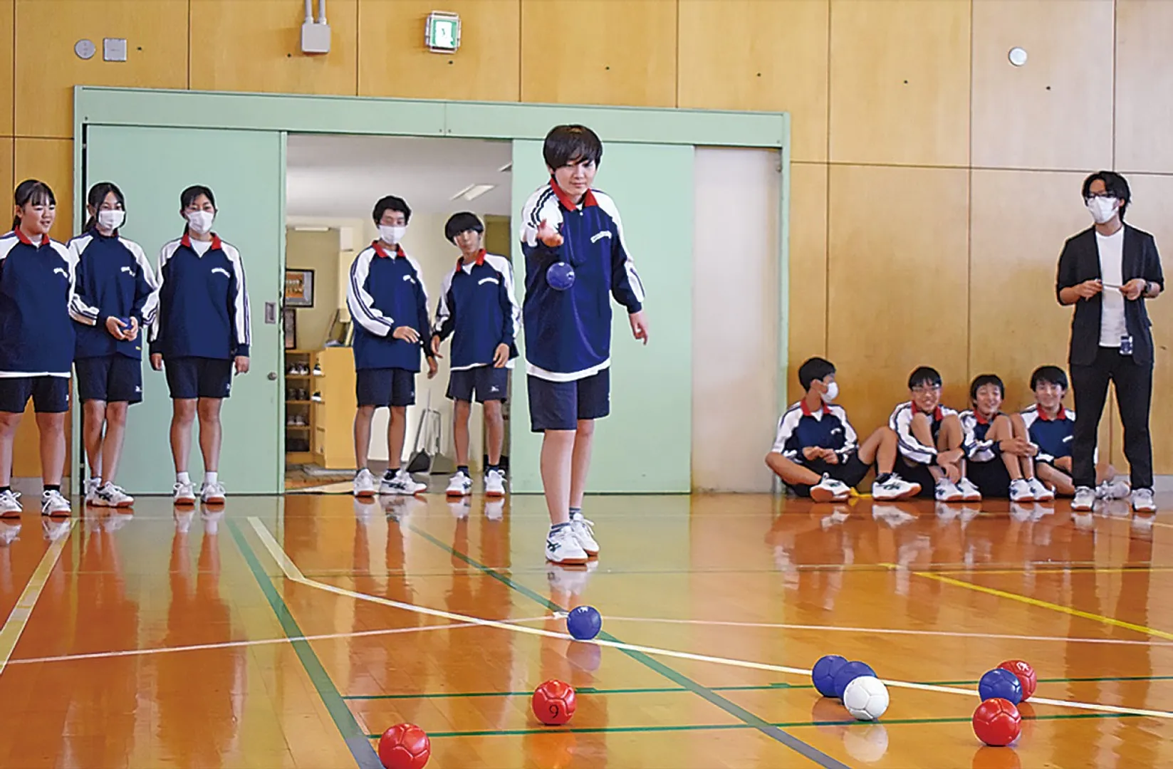 生徒がボッチャに挑戦