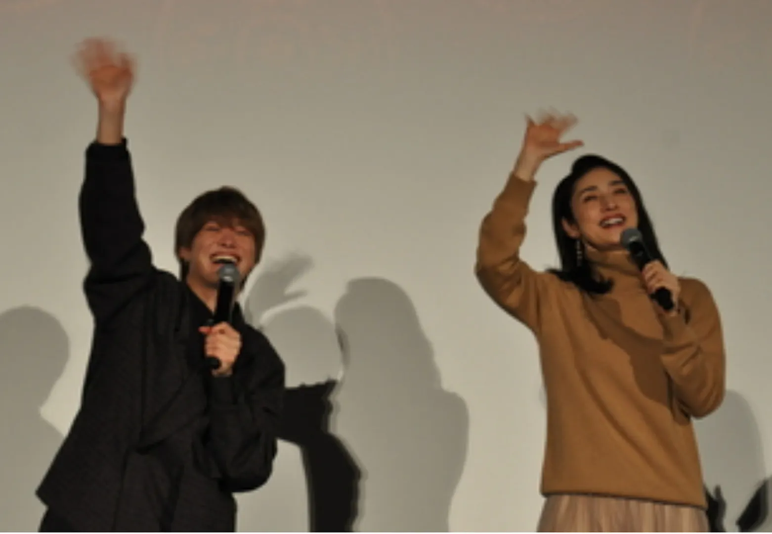 軽快なトークで会場を盛り上げた大橋さん（左）と天海さん