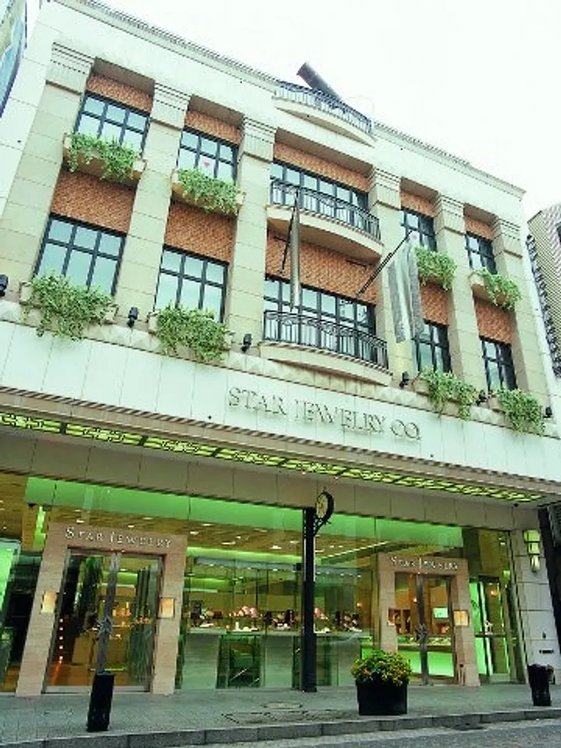 本店ならではのゆったりとした空間でショッピングを楽しめる