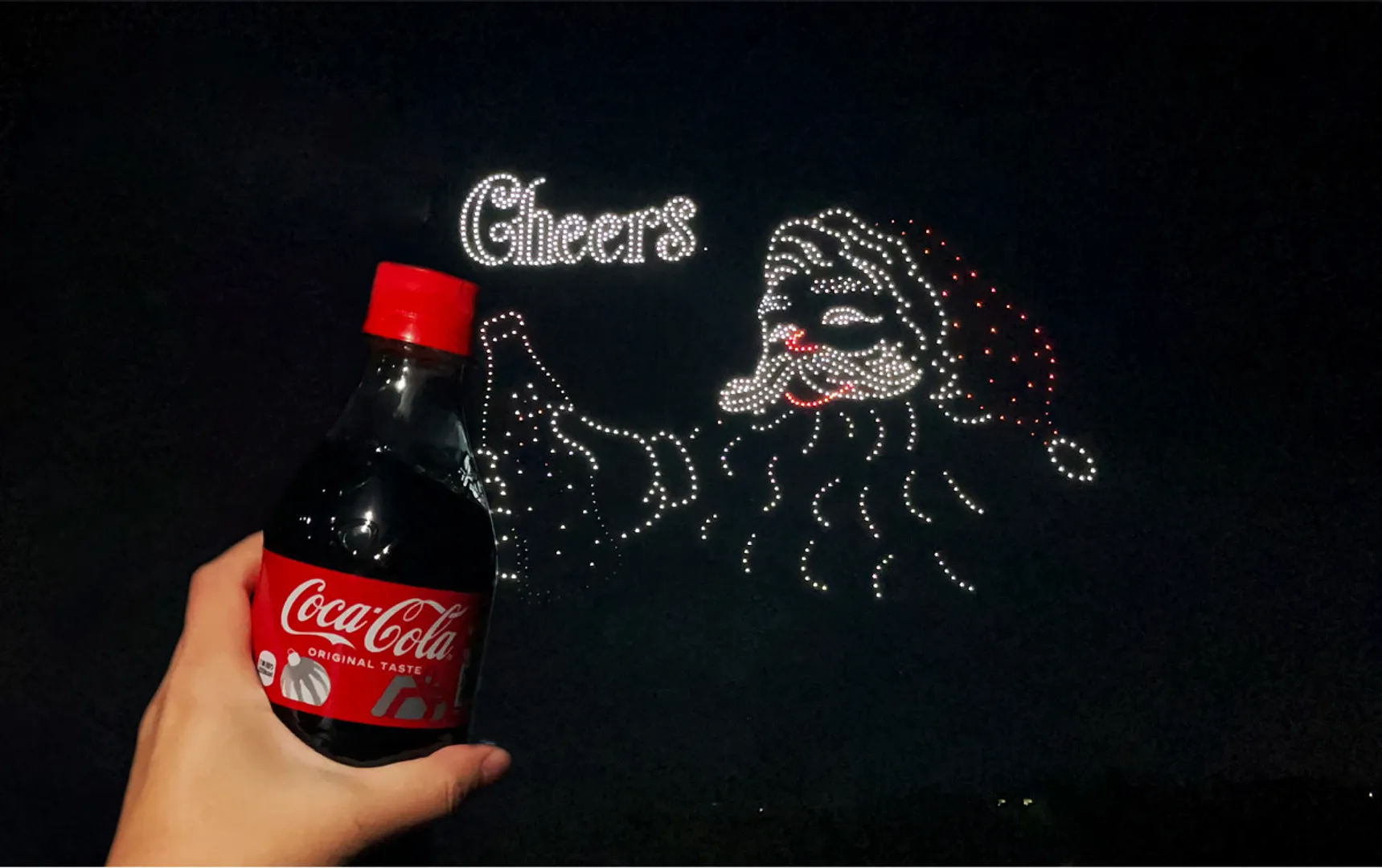 サンタと乾杯するイメージ