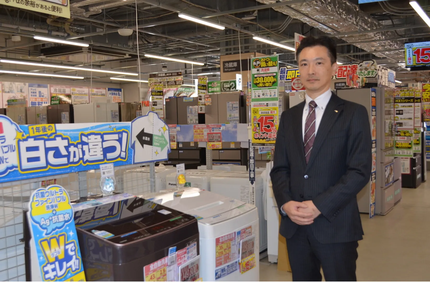 拡張した白物家電エリアを前に、住田店長
