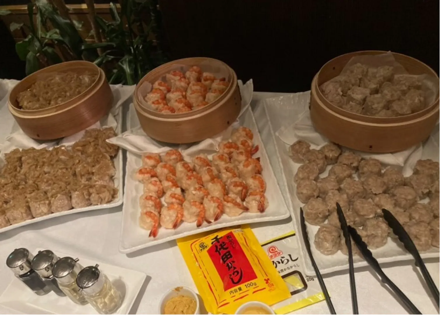 会場となった新宿中村屋の特製シュウマイも用意された