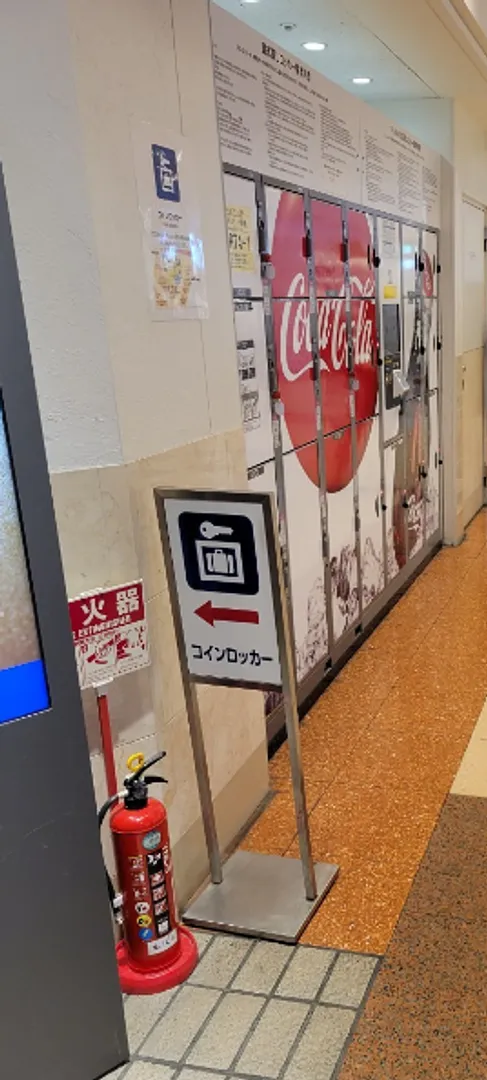 横浜駅東口ポルタ内　サーティワンの向かい 2.jpg