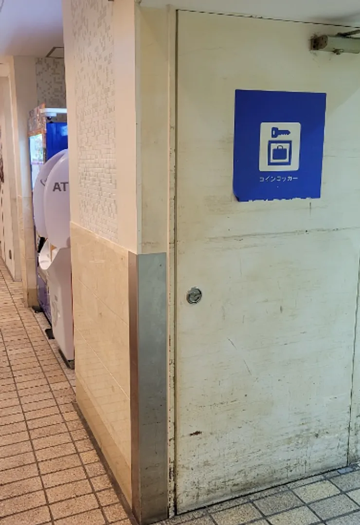 横浜駅東口ポルタ内エレベーター前　宝くじセンターの裏 3.jpg