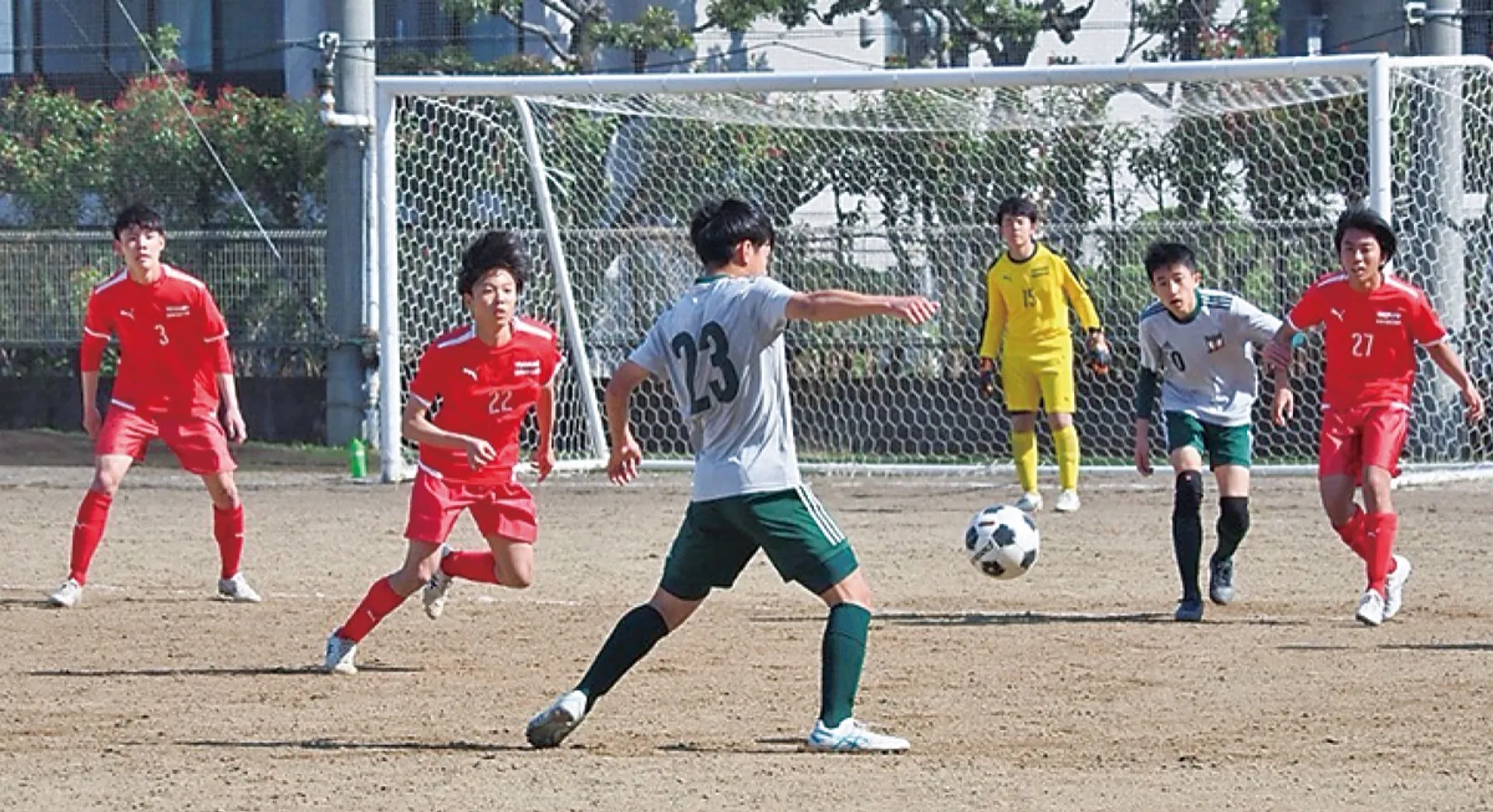熱い思いを背負って試合に臨んだ現役生たち