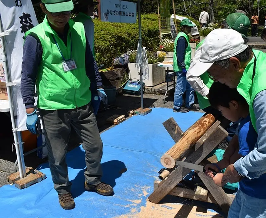 間伐材を利用したコースターづくり（5月3日～5日の内2日間）