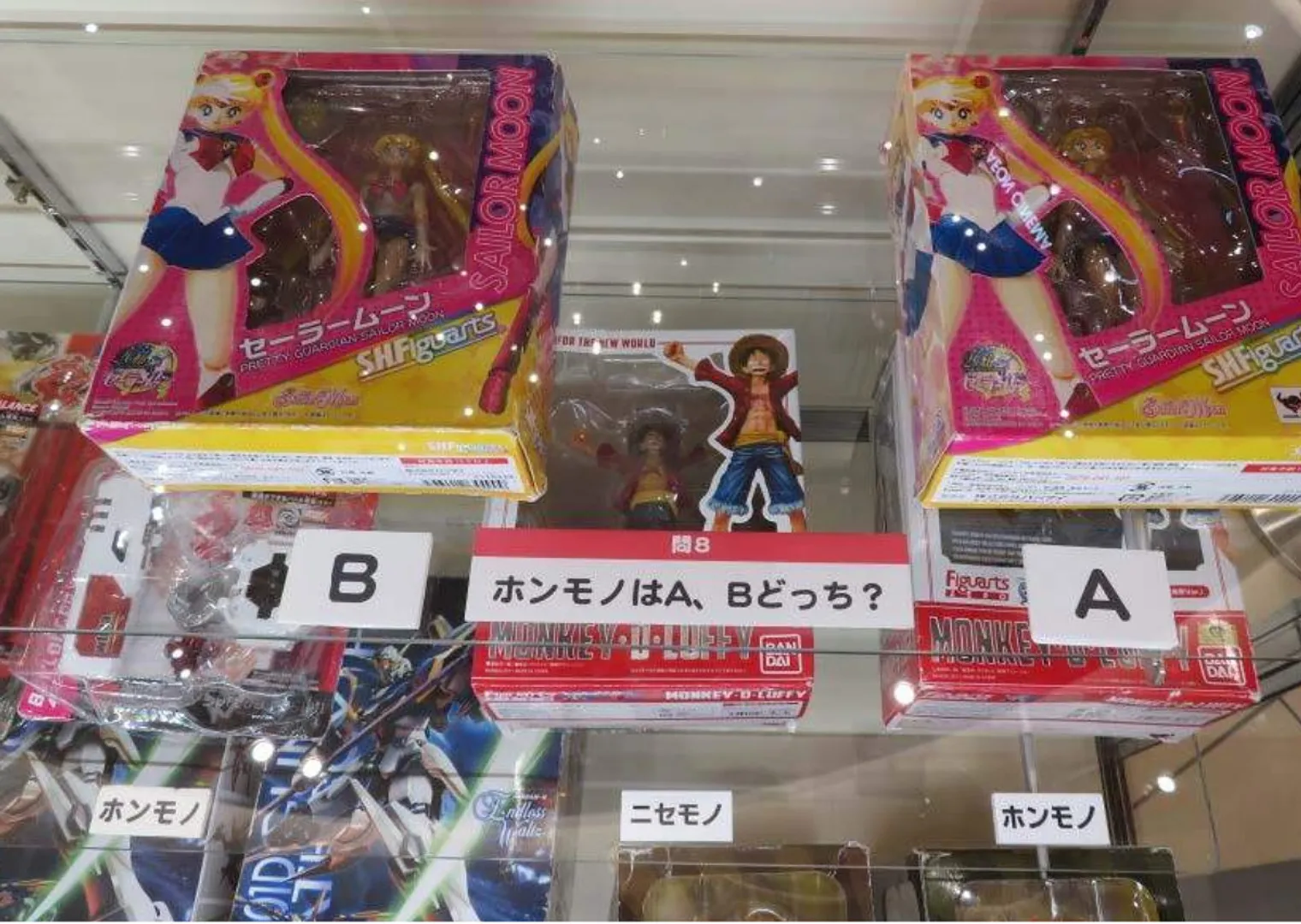 正規品と偽造品を比較する展示も（ＡＣＡ提供）