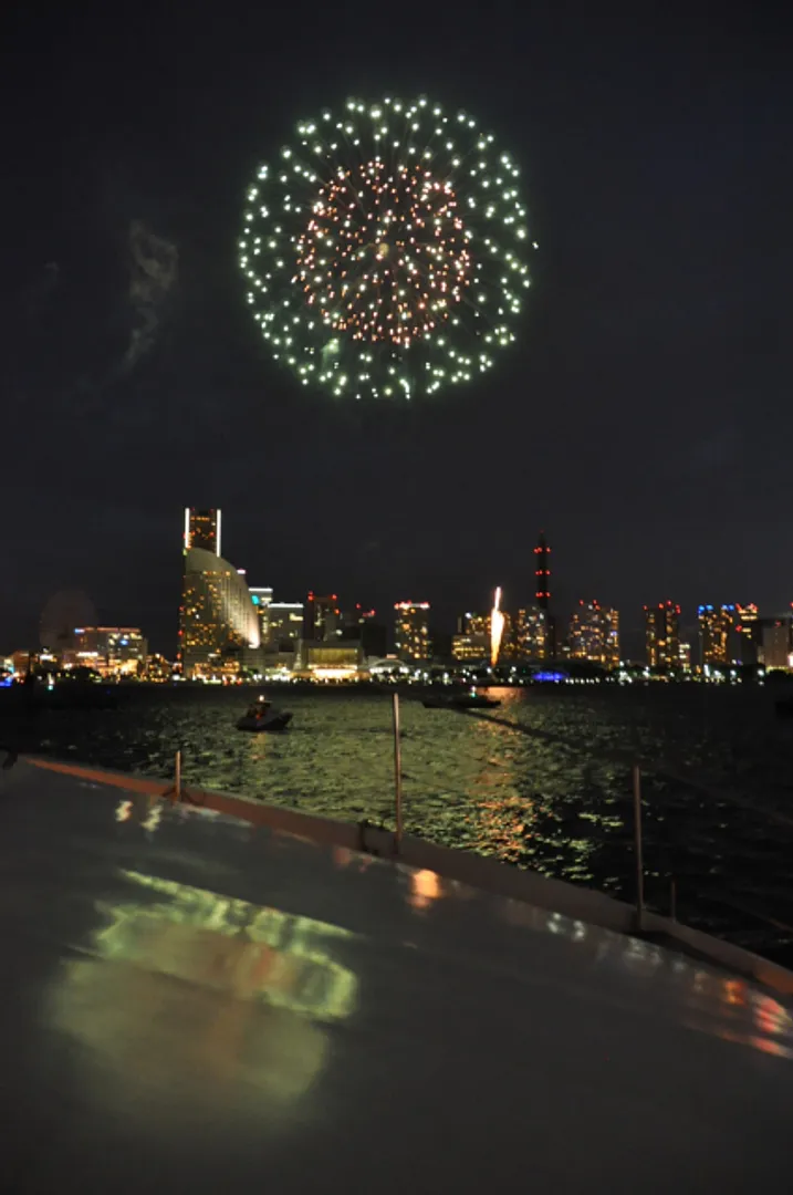 船上から見る開港祭花火