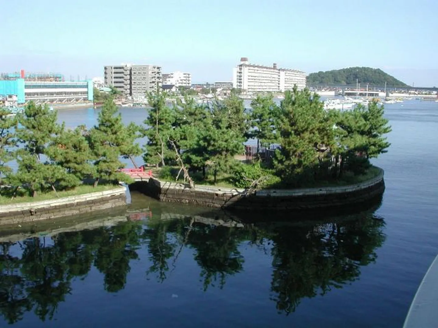 海に浮かぶ由緒ある神社