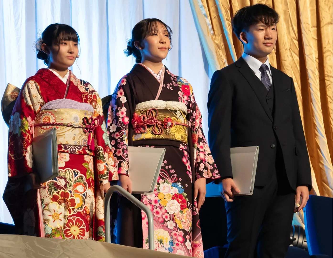 「つどい」の中で司会進行を行う実行委員
