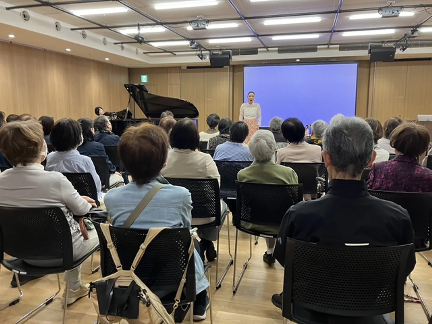 みんなで楽しく歌おう。