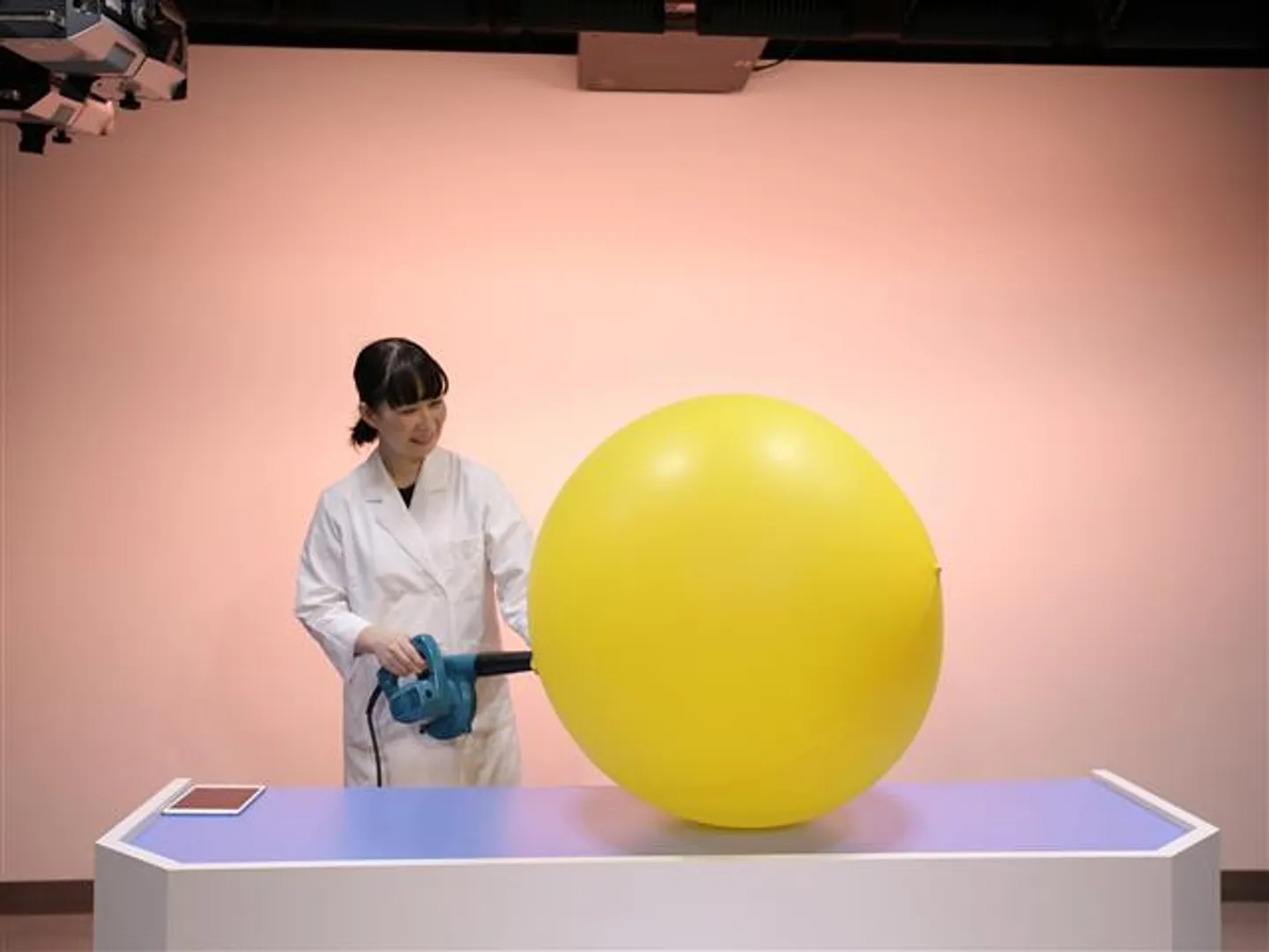 空気や風船など、身近なものをテーマにしたサイエンスショー