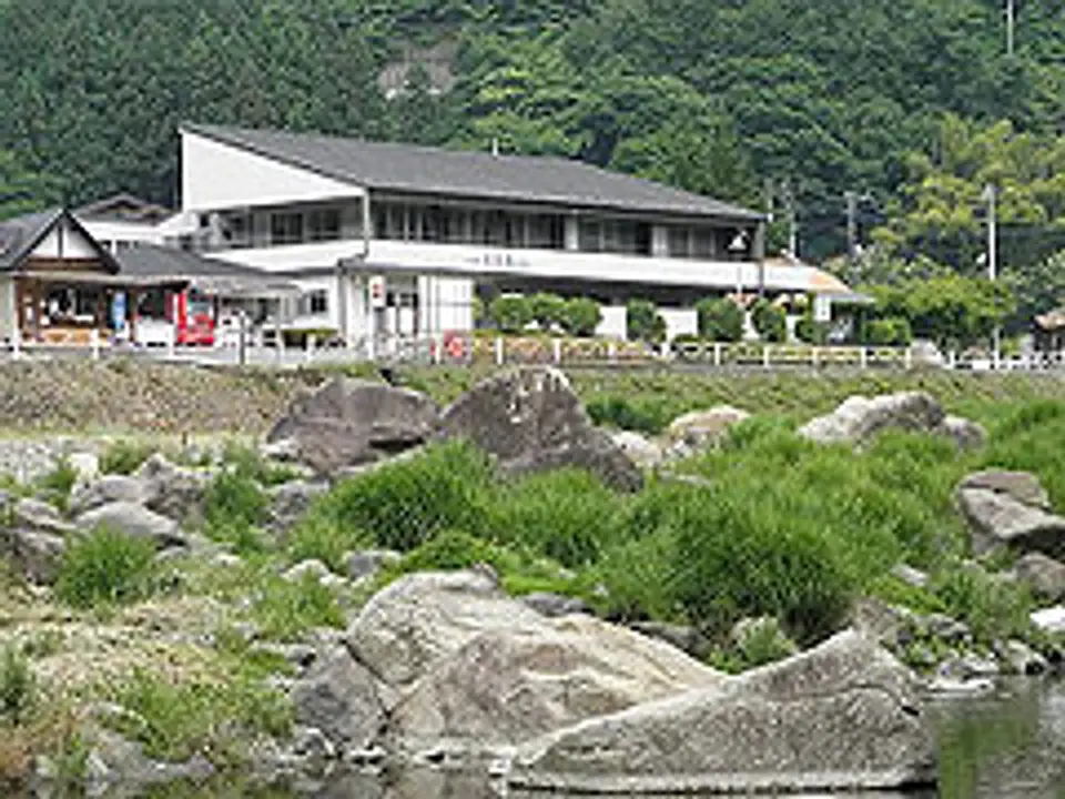 道志川と休暇村センター