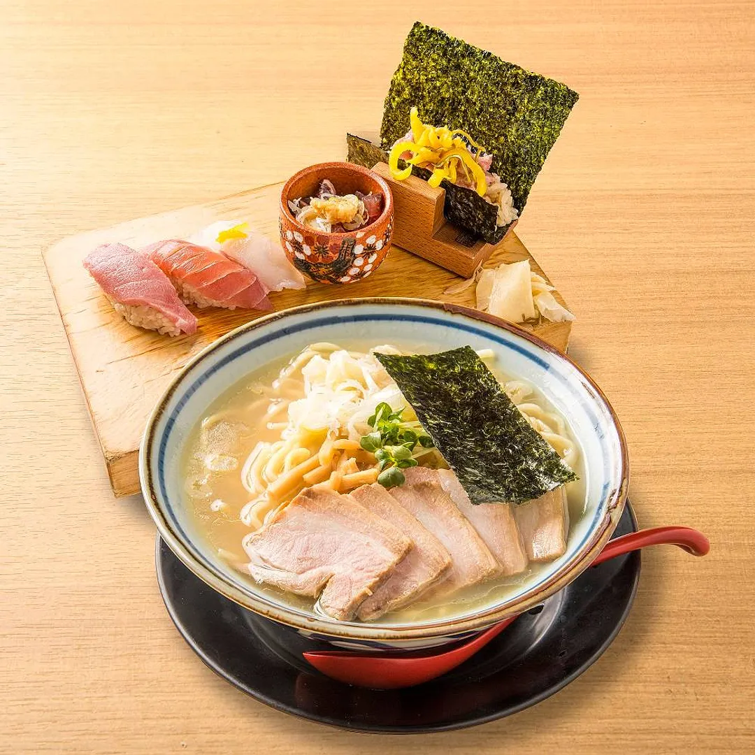 巻き鮨・中華そば　浜八　Yokohama Central Market.jpg