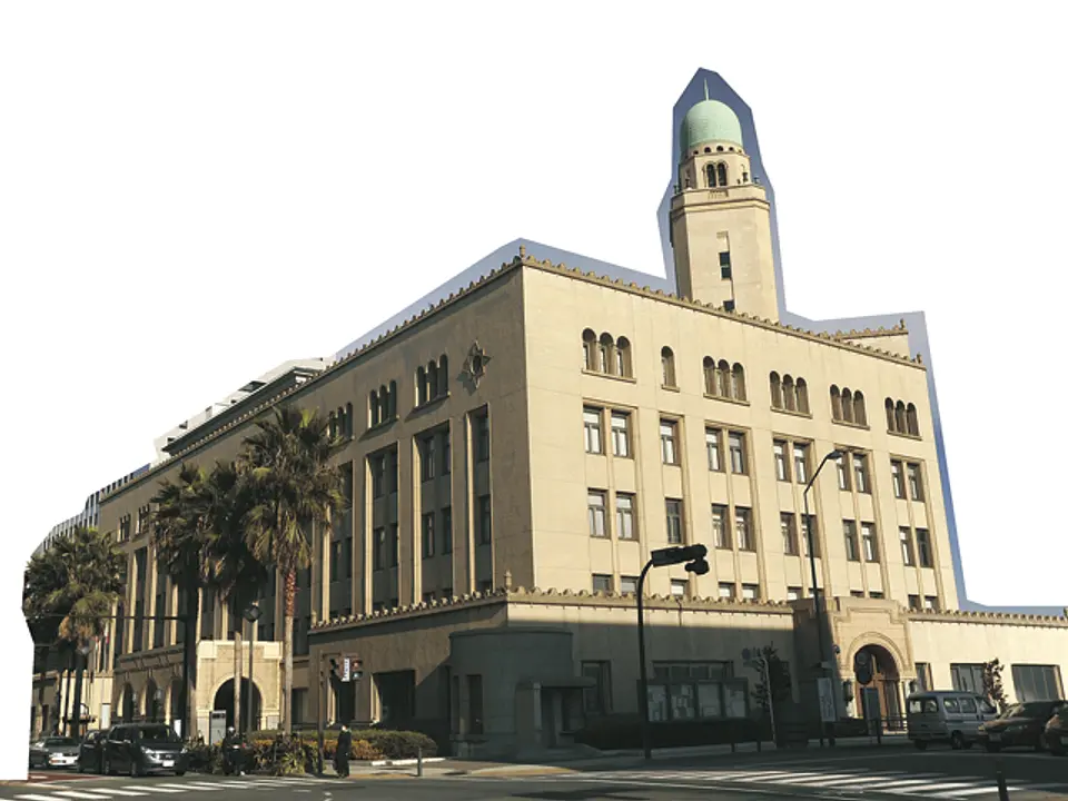 イスラムモスク風のドームが特徴。高さ51mと三塔で一番の高さを誇る