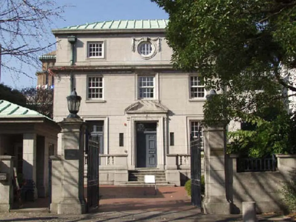 ルネサンス期の様式を取り入れた旧英国総領事館