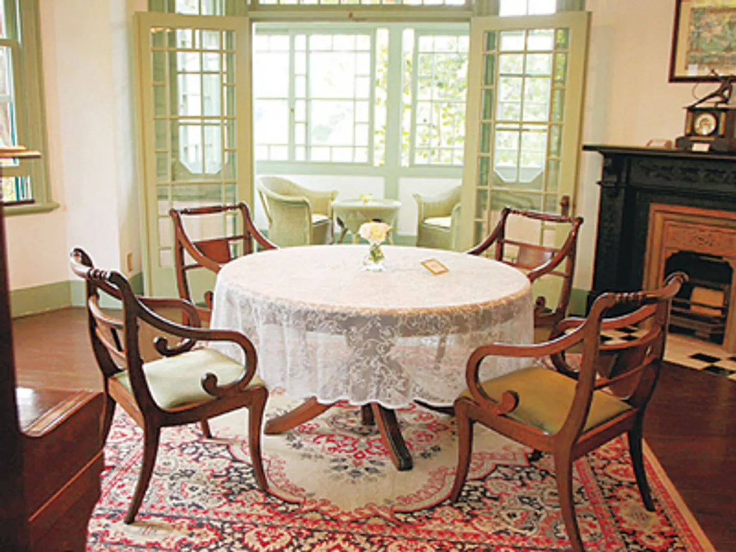 南東側にサンルームを配したサロン