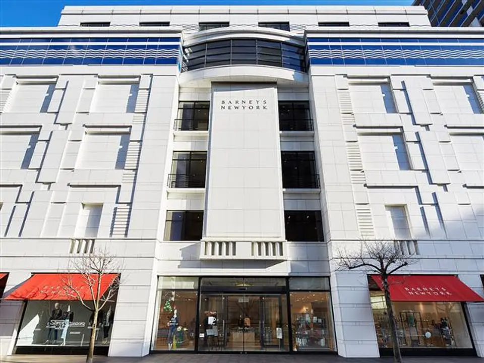バーニーズ ニューヨーク横浜店の外観