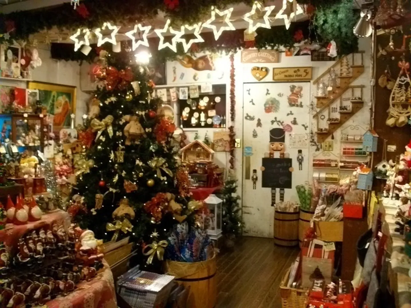 一年中クリスマスグッズを扱う