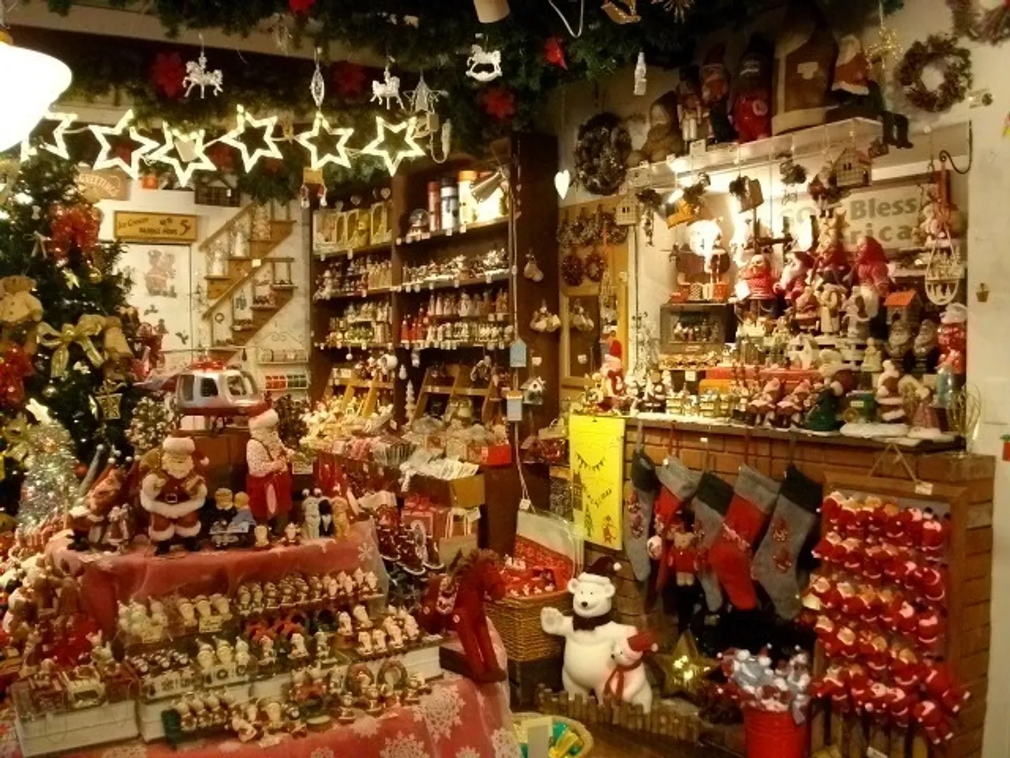 一年中クリスマスグッズを扱う