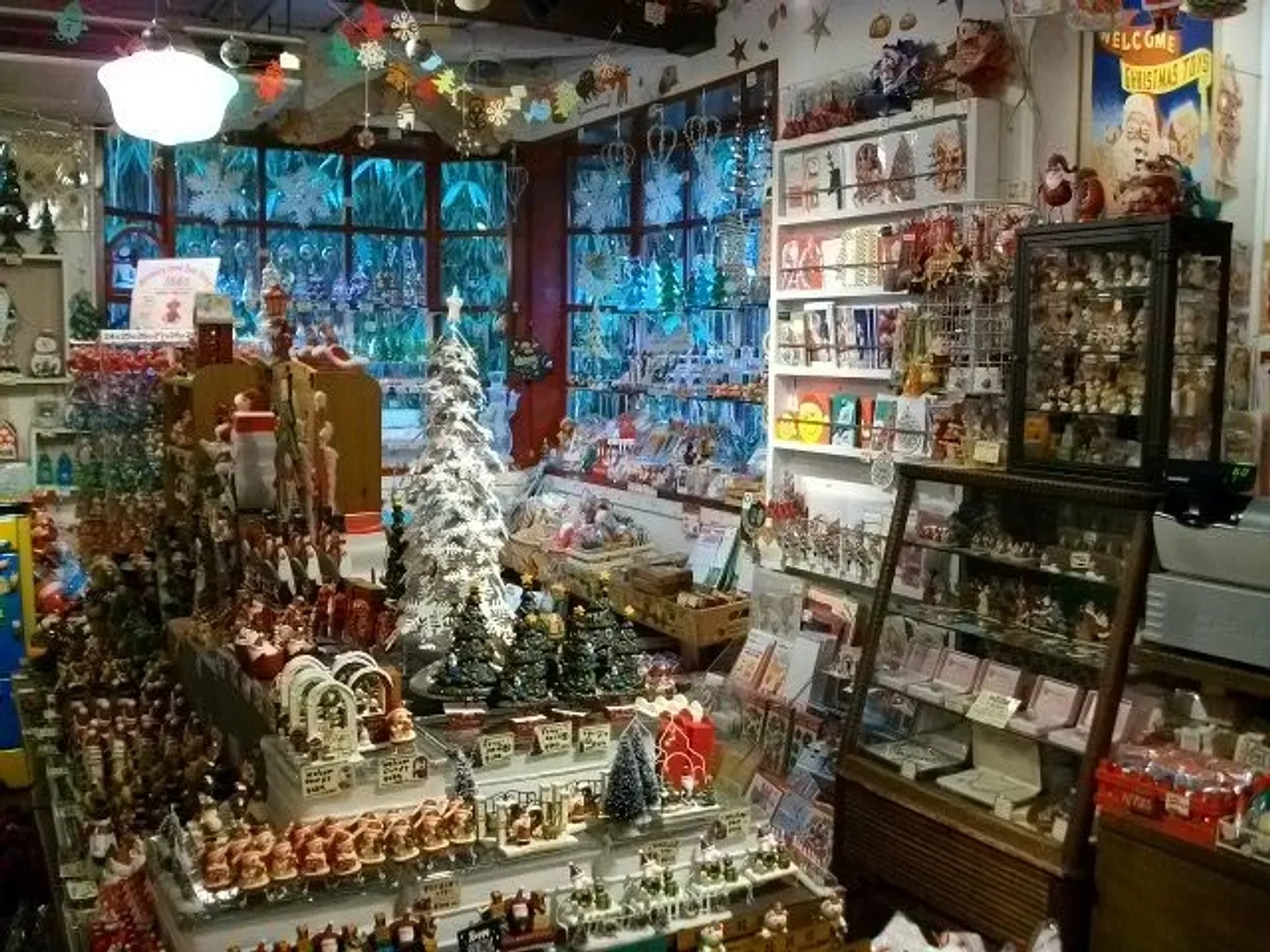 一年中クリスマスグッズを扱う
