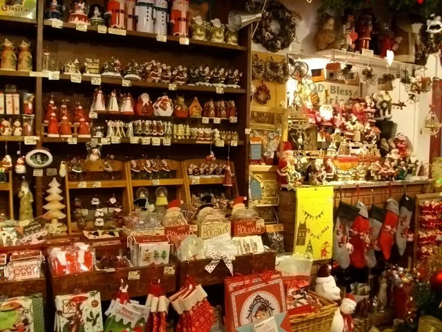 一年中クリスマスグッズを扱う
