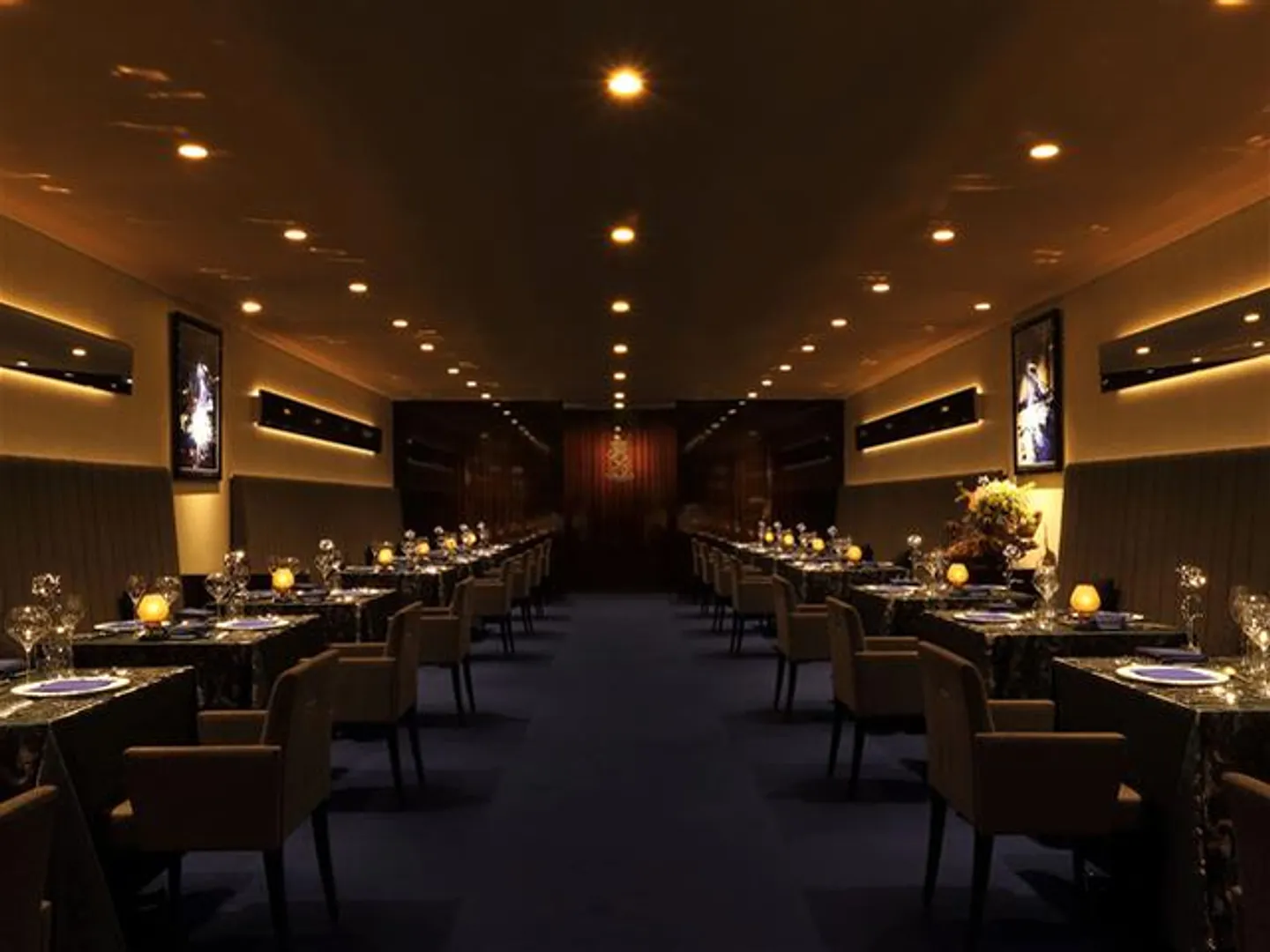 空間を贅沢に使い、ゆったりとくつろいで食事が楽しめる店内