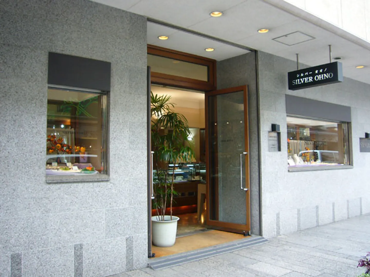 シルバー製品が揃う店