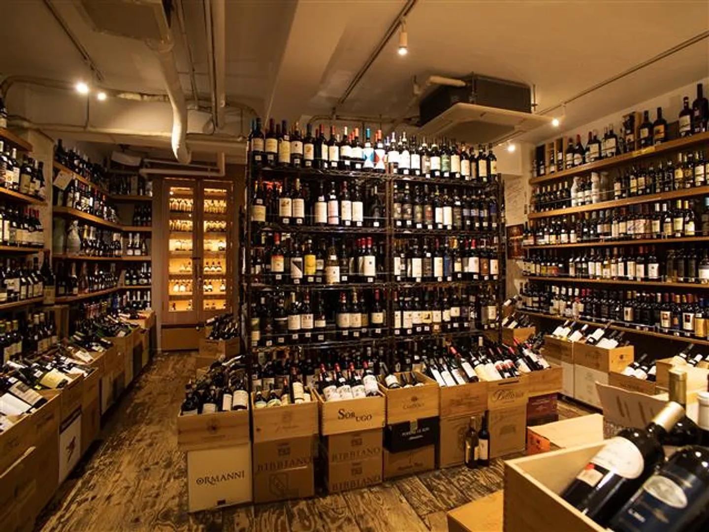 店内2階ワインセラー