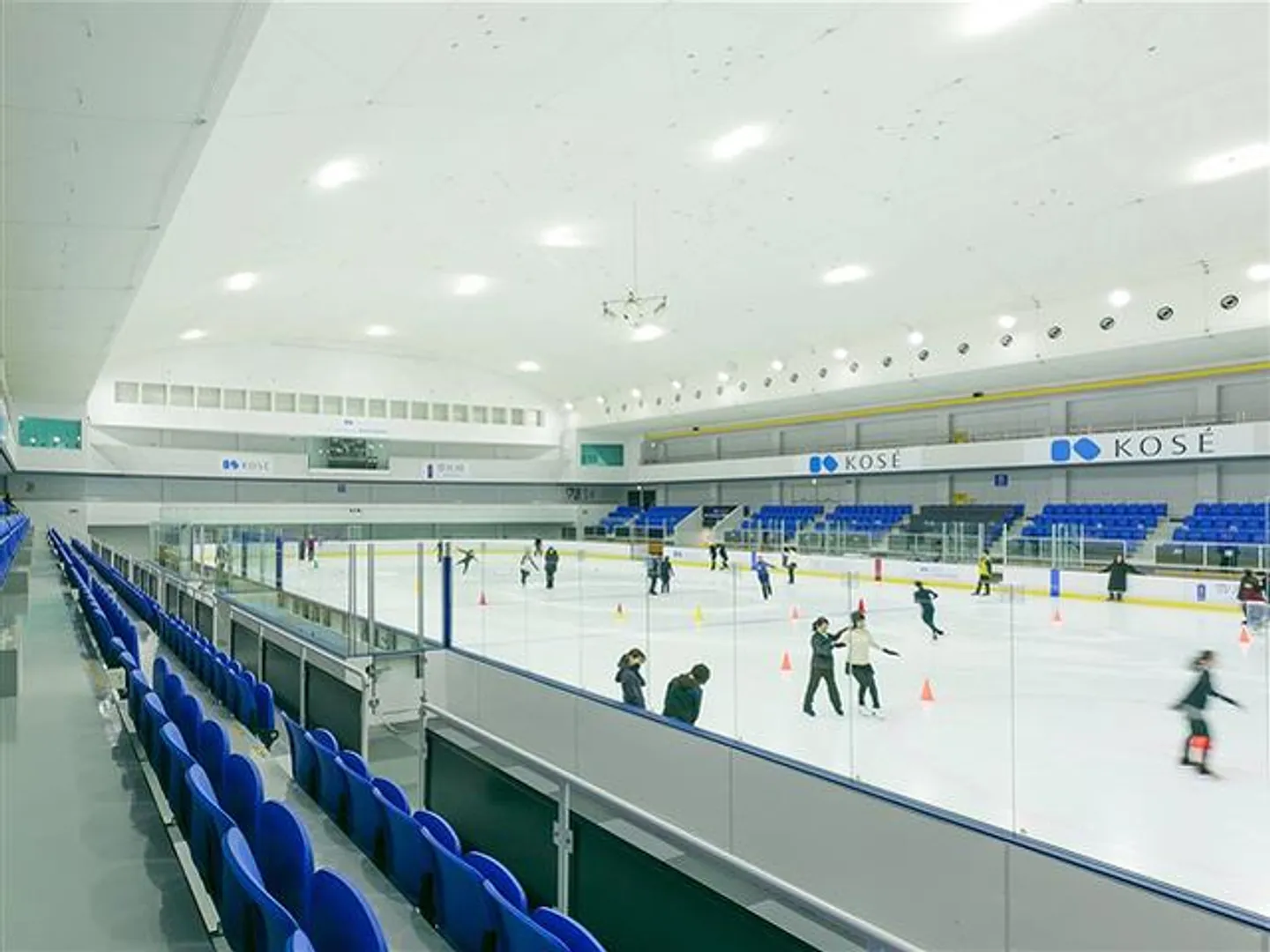 開放感のある60m×30mの国際規格リンク