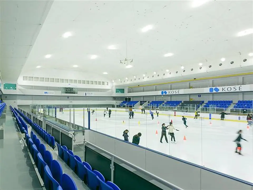 開放感のある60m×30mの国際規格リンク