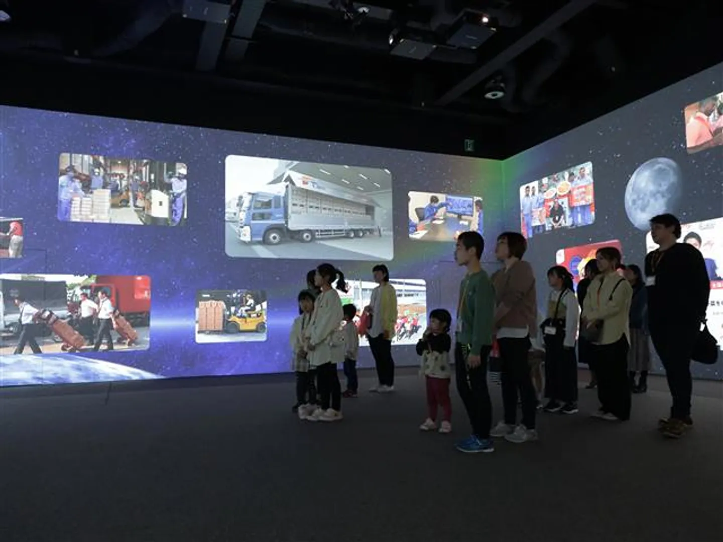 AUSSシアター 自然の恵みをおいしさに、うま味のある暮らしのあゆみを360度の迫力映像で体感