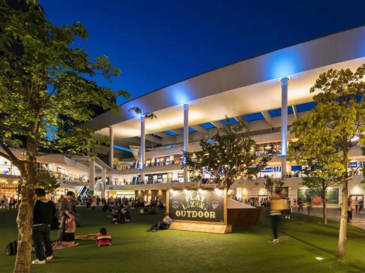 ルーファ広場夕景