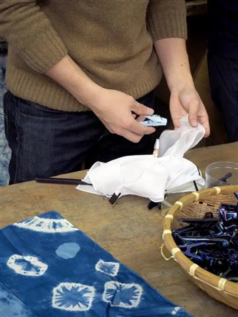 藍染め体験のようす