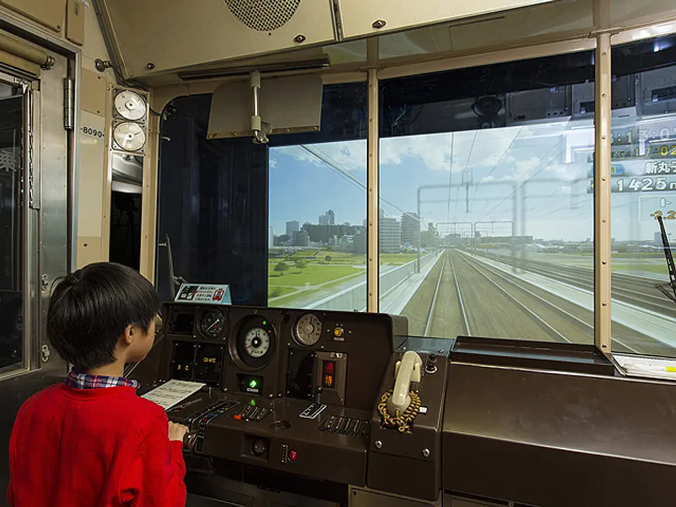 人気の8090系運転シミュレーター