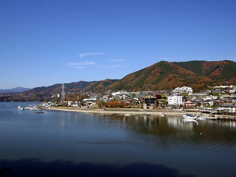 遊覧船で湖上散歩