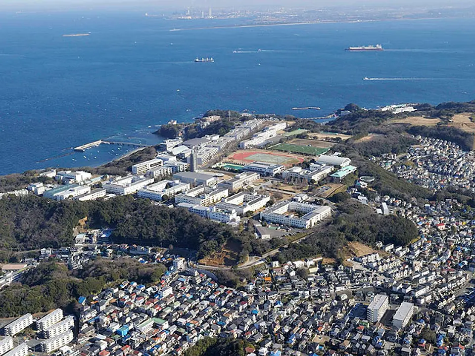 海抜約85mの小原台にある防衛大学校の敷地、65万平方m