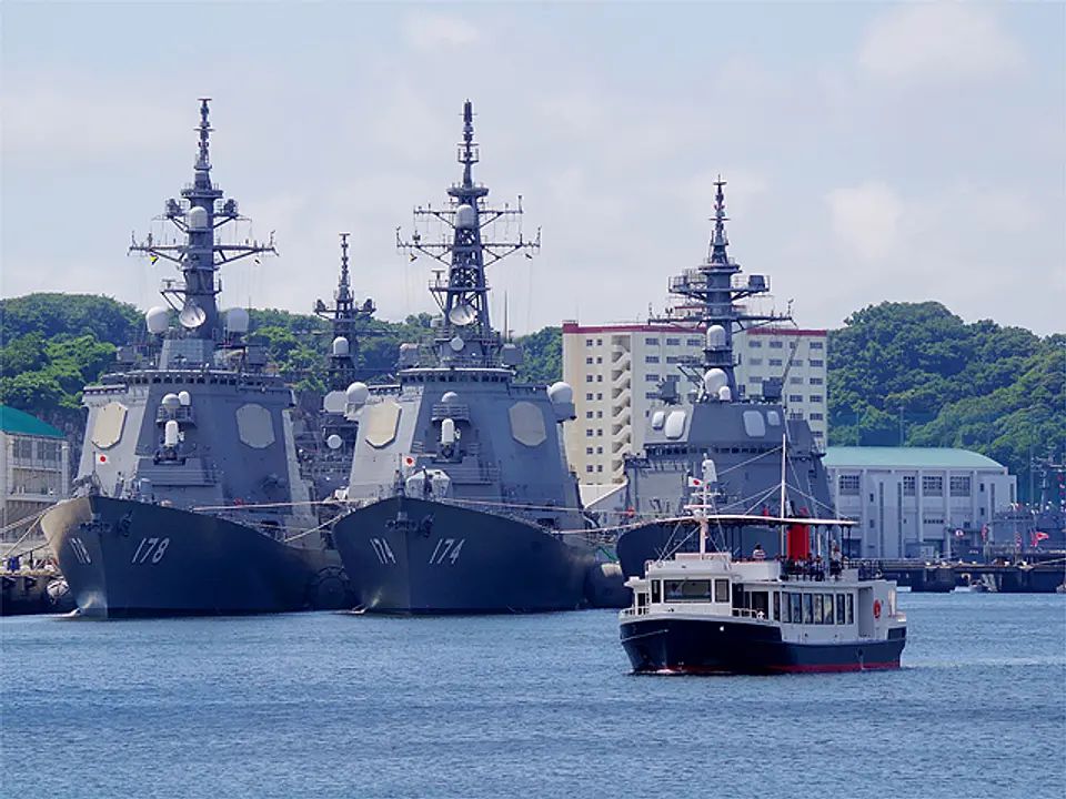 日米の艦船を間近に見られる