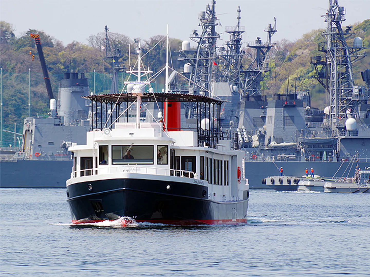 案内人の生解説を聞きながらの約45分のクルーズ