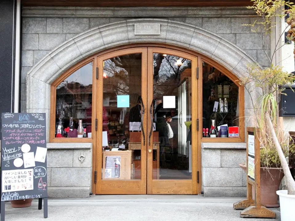 ヨーロッパの街角にあるワインショップのように毎日でも立ち寄りたくなるようなワインセラー