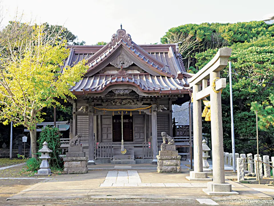 実は脇にある海神社の方が歴史が古いらしい