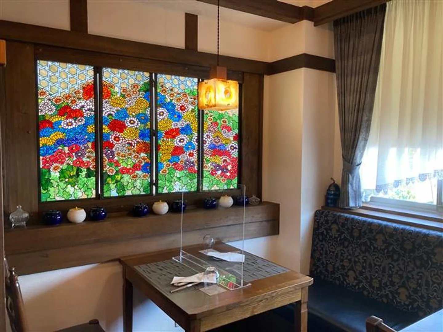 店内のステンドグラス