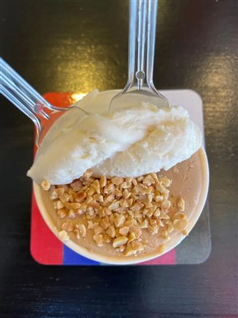 ジェラート(ピエモンテ産ヘーゼルナッツ＆パンナ)