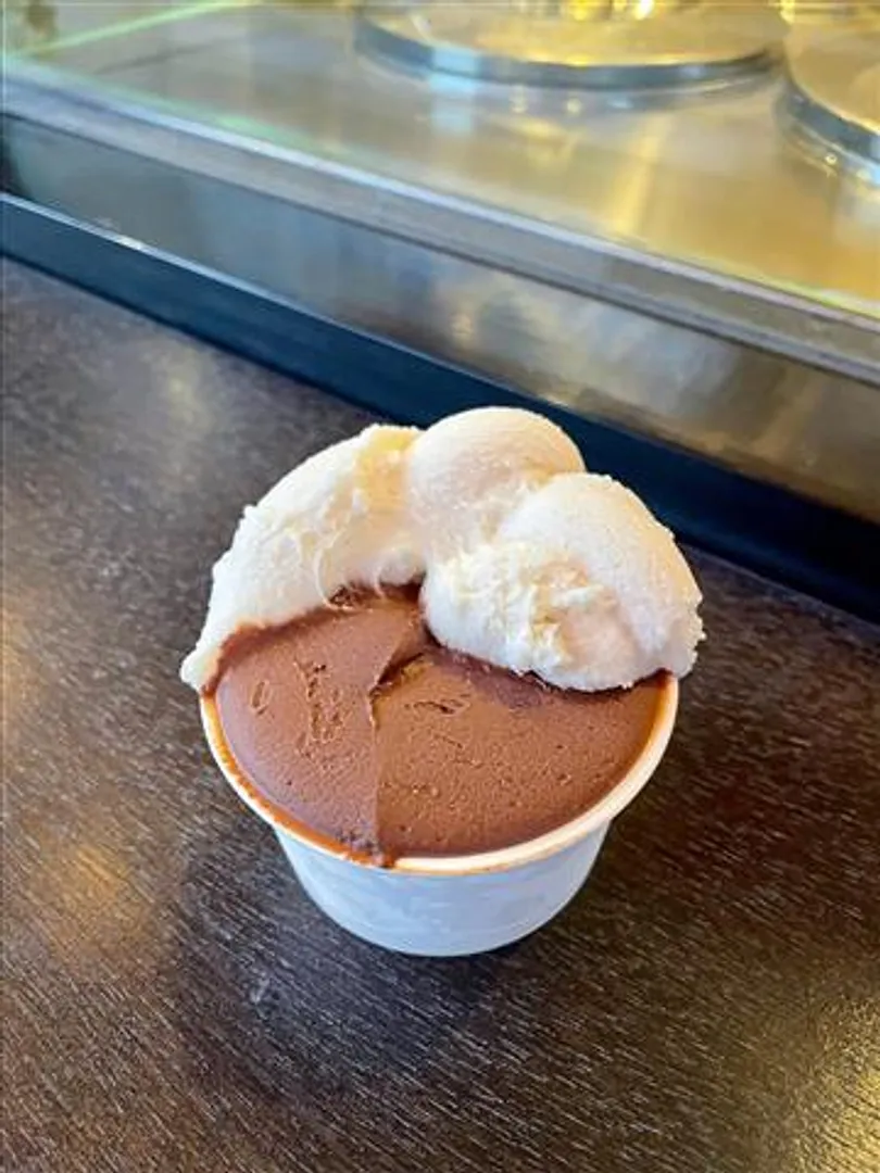 ジェラート(シチリアアーモンド＆ビターチョコレート)