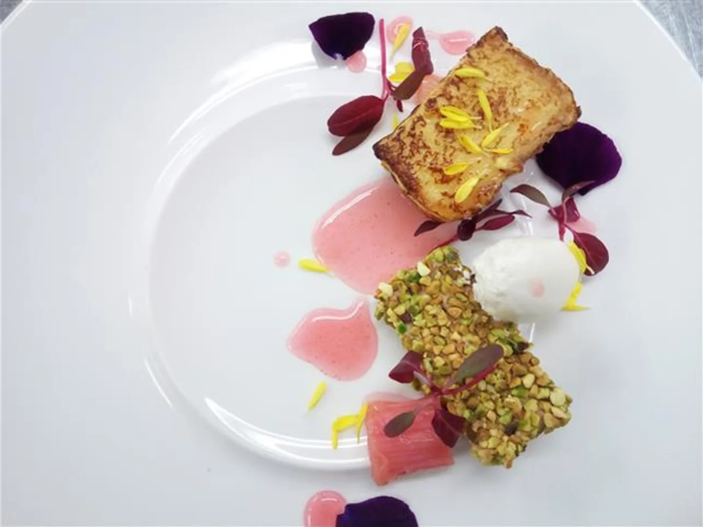 ピスタチオを纏ったフォアグラ