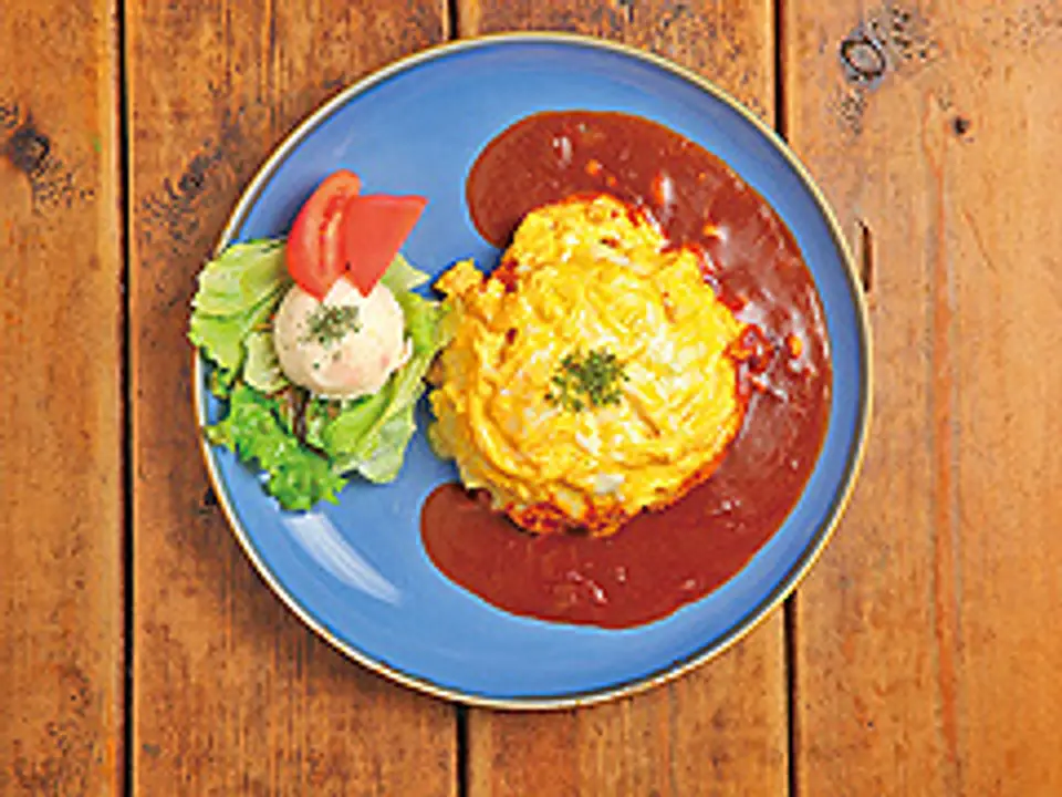 チーズが入ったフワフワ卵のオムライス