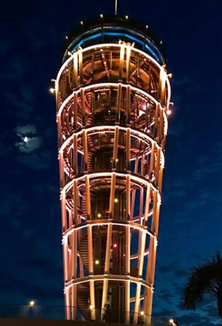 ライトアップされた江の島シーキャンドル